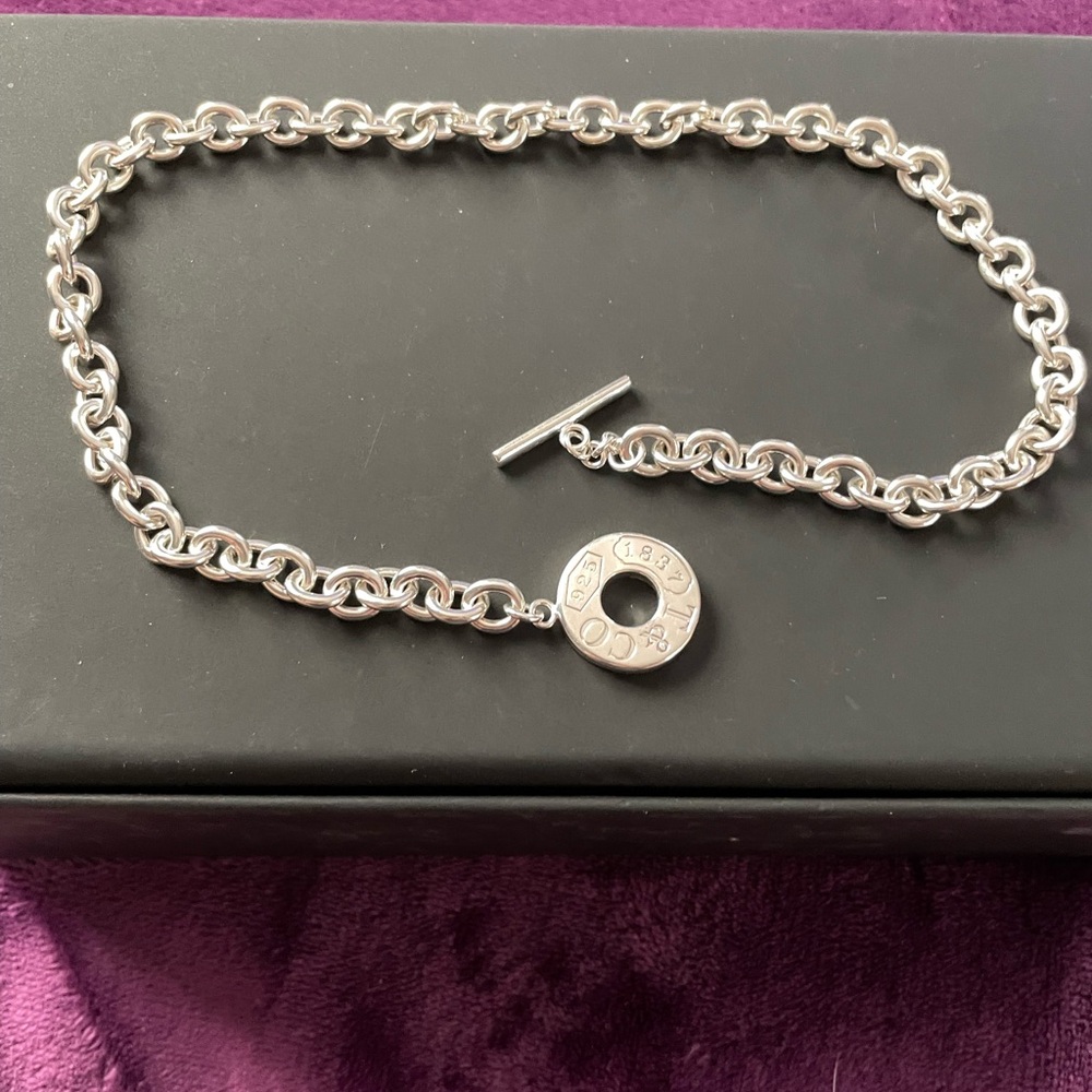 Tiffany & CO Toggle Necklace 16”. EXCELLENT CONDITION.